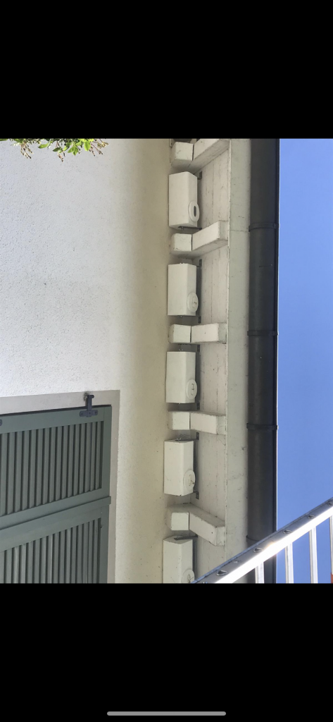 Bis auf den Balkonkasten sind alle wieder verschlossen