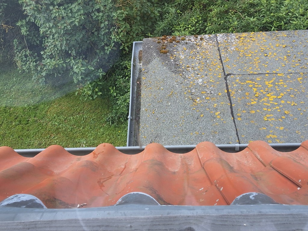 Bremsspur des Eis auf dem Dach