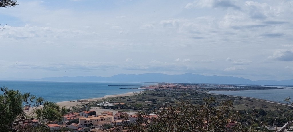 Blick nach Süden <br />Im Hintergrund die Pyrenäen