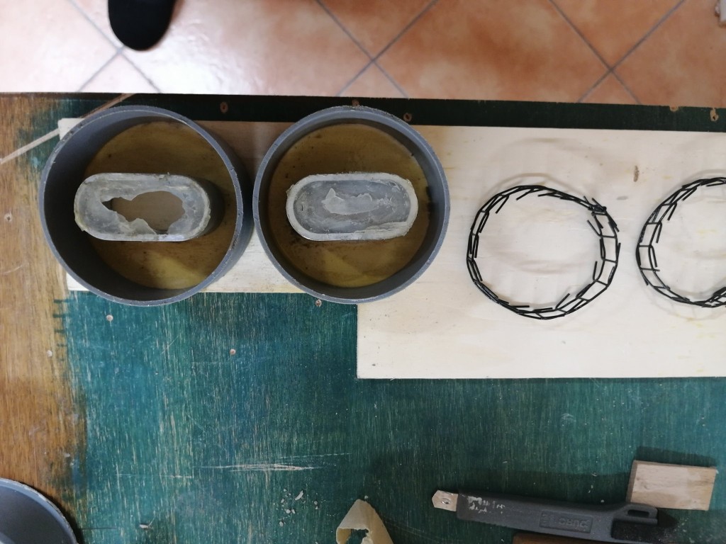 Form für die Einflugrosetten mit Bewehrungsdraht.jpg