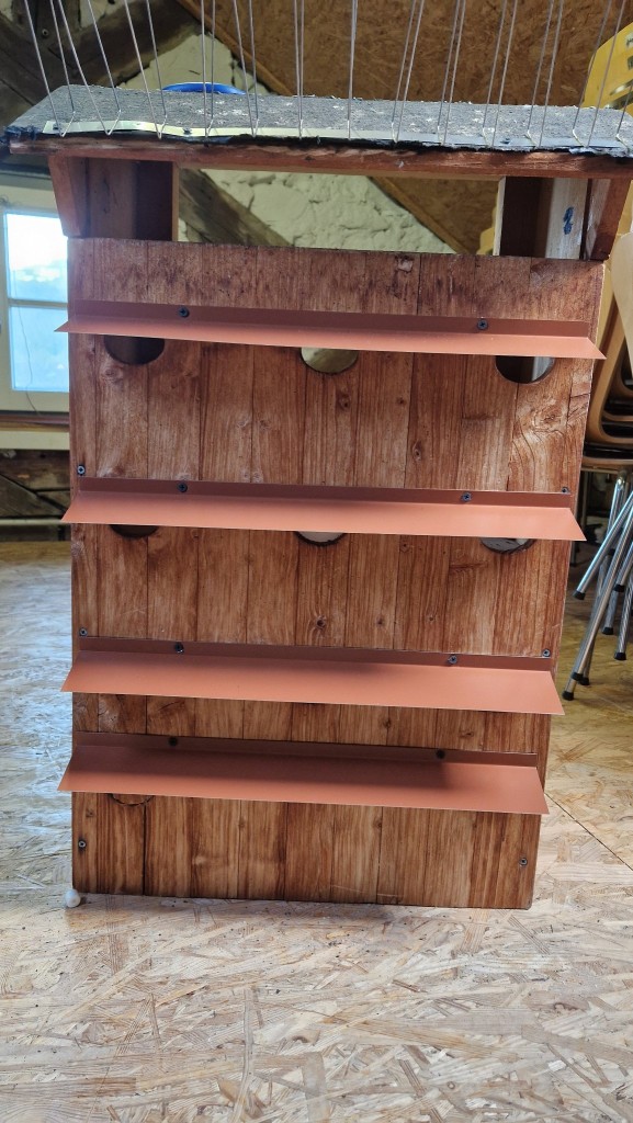 Neu angebrachte Vordächer